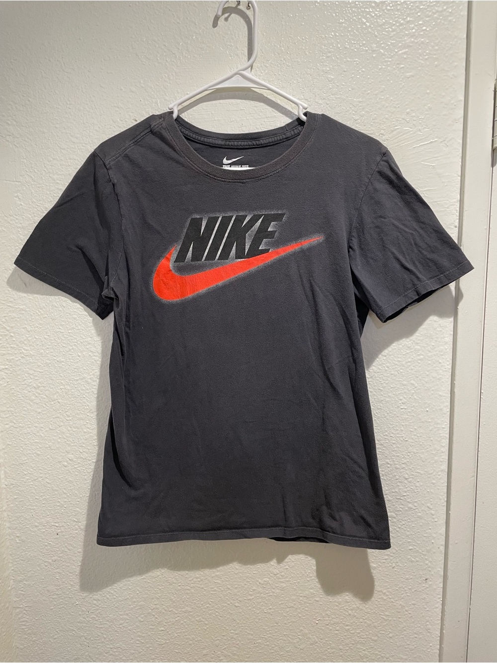 Nike Graphic T Shirt Mens Small Black Neon Orange Swoosh Spell Out Tee
